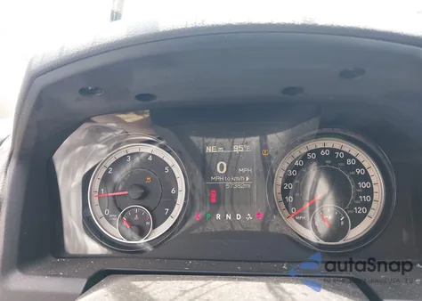 2018 Ram 1500 Express 4X2 5'7 Box из США, поврежденный, VIN 3C6RR6KT1JG137637